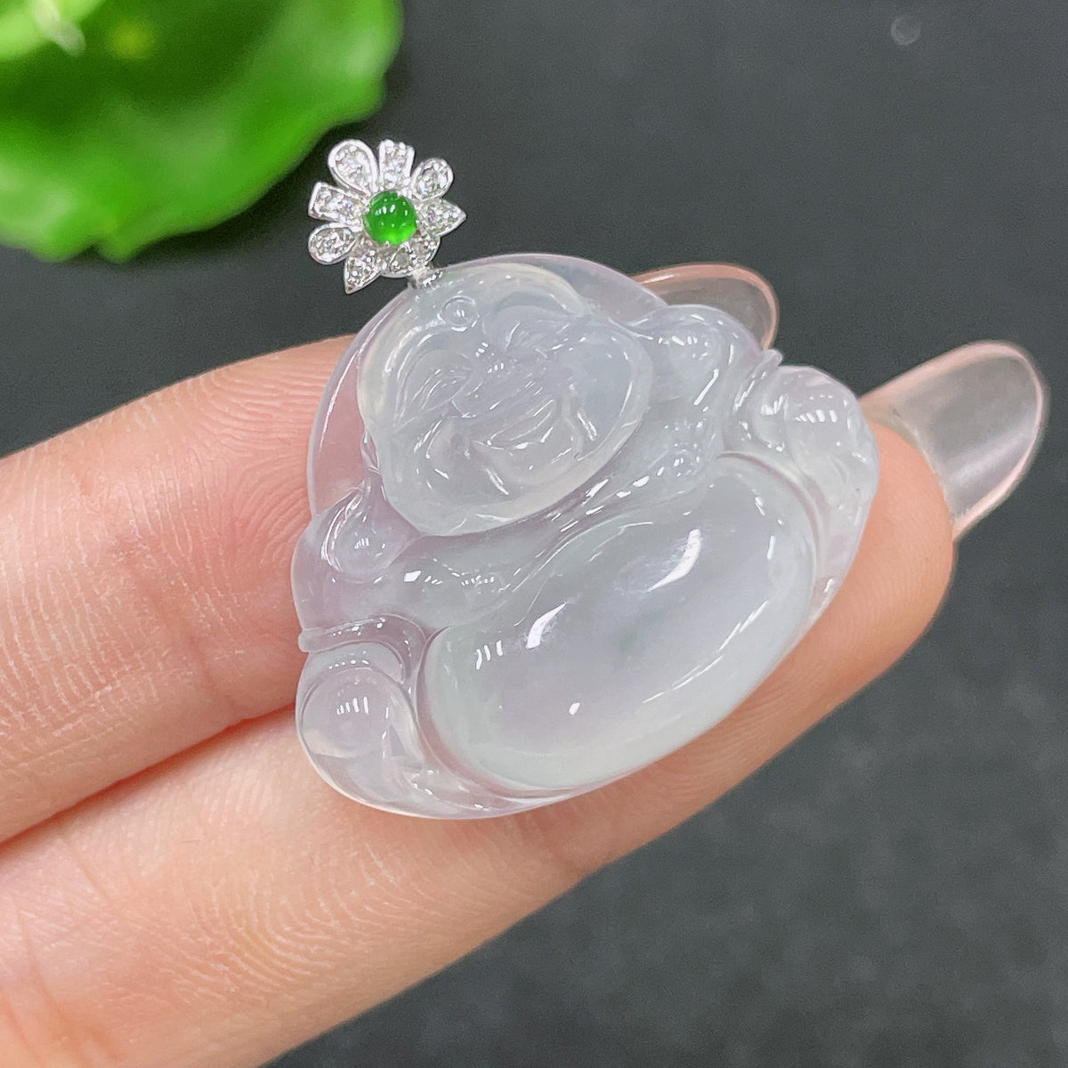 Jadeite Buddha pendant by HUILIU HQ featuring 18K gold accents and diamond details, weighing approximately 6.23g.