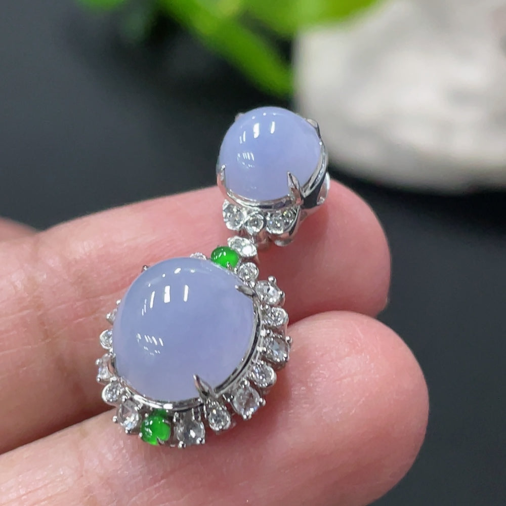 Jadeite cabochon pendant with 18K gold setting and diamond accents, showcasing a smooth green jade stone with gold and diamond details.