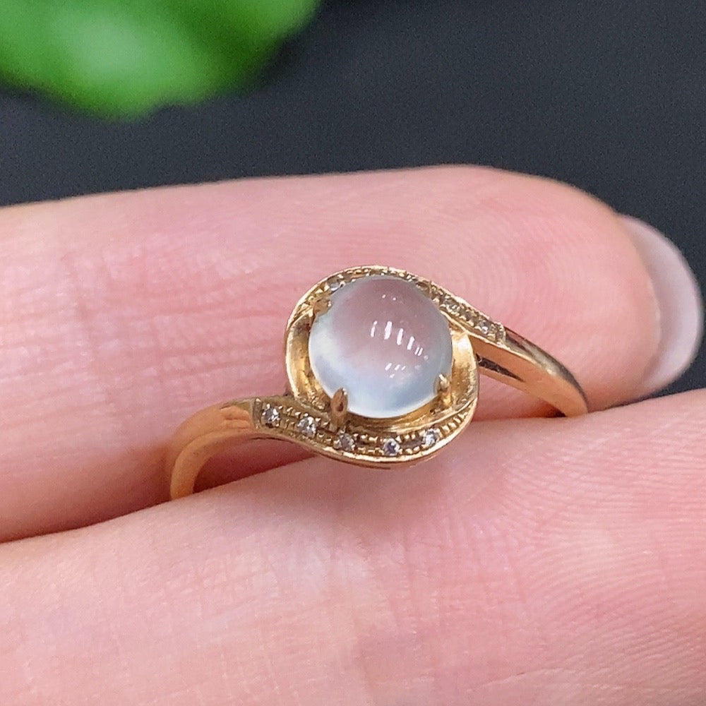 HUILIU HQ jadeite cabochon ring in 18k gold with diamond accents, size 13, weighing approximately 1.6 grams.