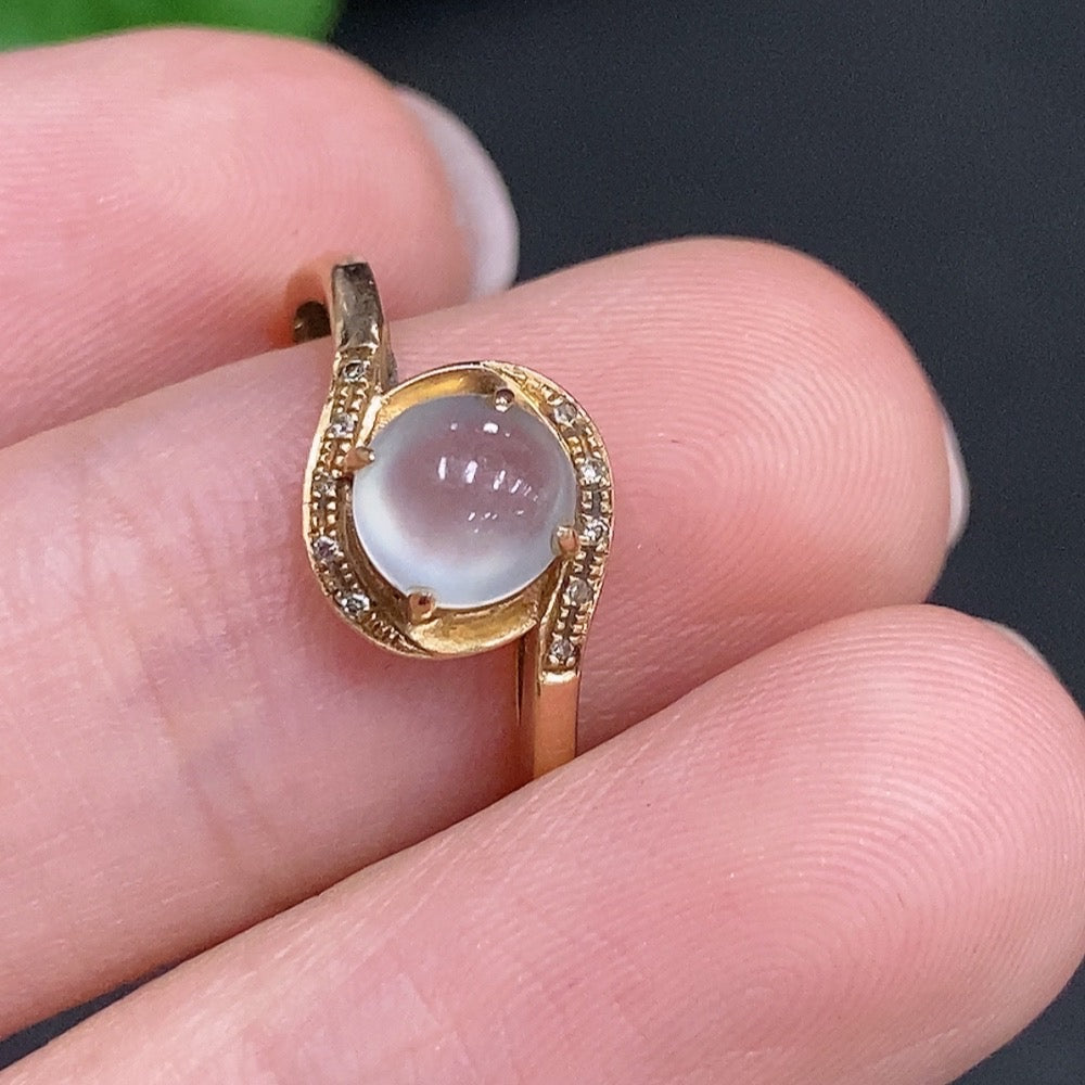 HUILIU HQ jadeite cabochon ring in 18k gold with diamond accents, size 13, weighing approximately 1.6g.