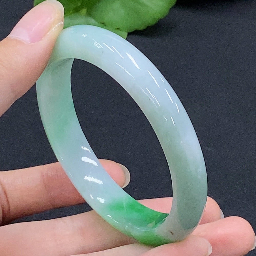 HUILIU HQ jadeite circle bracelet, size 53, with natural jade stones, weighing approximately 40.17 grams, on a neutral background.