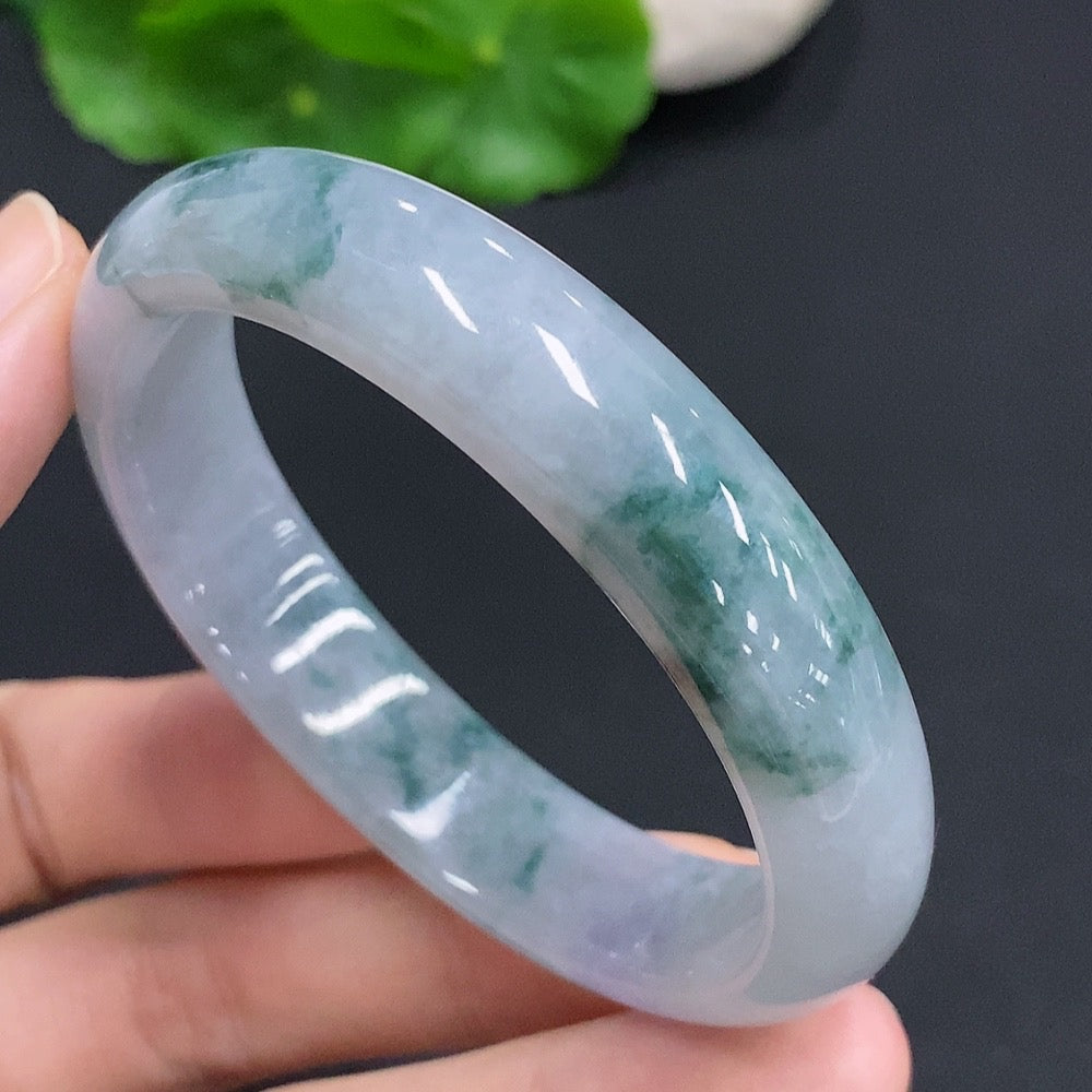 HUILIU HQ jadeite concubine bracelet with intricate design, weighs approximately 40.8g, size 52.6/46.2, featuring smooth jade stones.