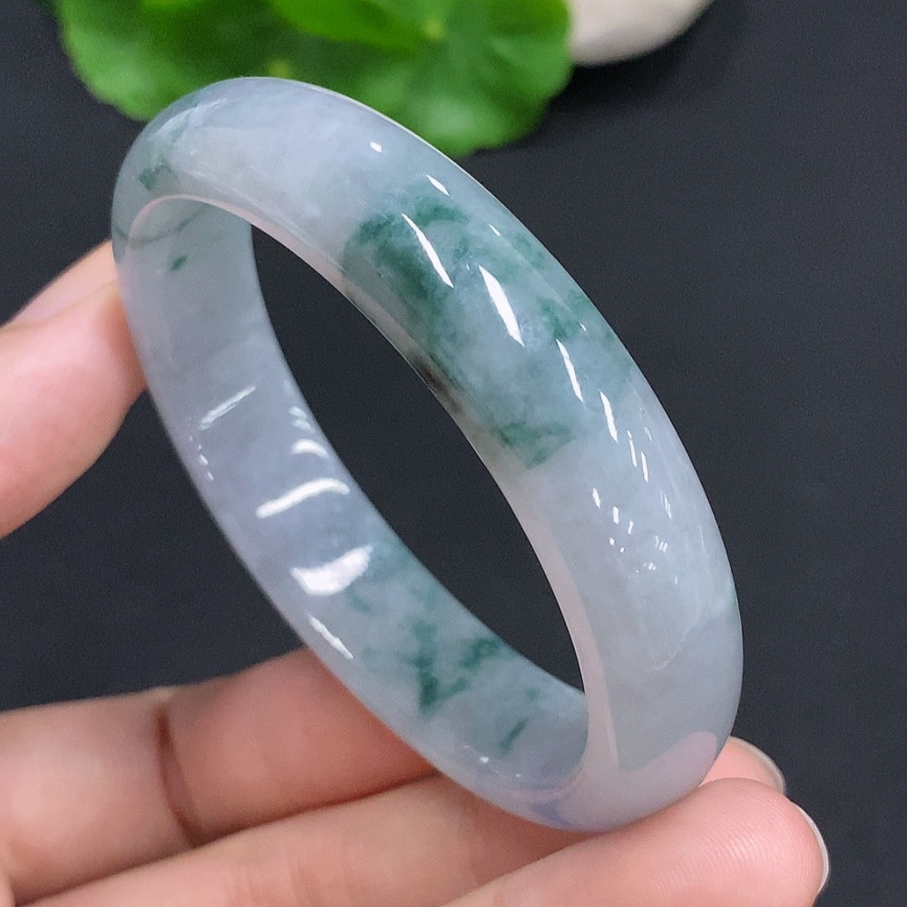 HUILIU HQ jadeite concubine bracelet with intricate design, weighs approximately 40.8g, size 52.6/46.2, showcasing smooth jade stones.