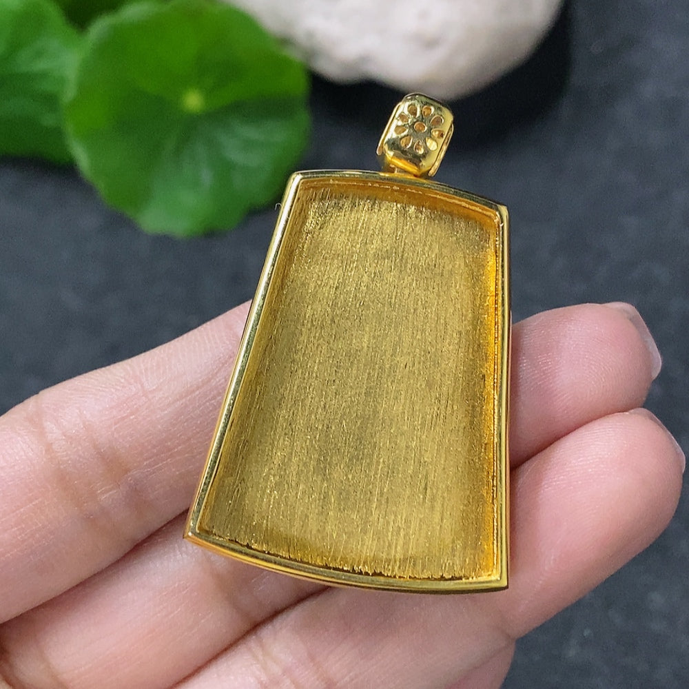 Huiliu HQ jadeite dragon pendant with diamond accents, featuring a detailed carved jade dragon design on a polished pendant.