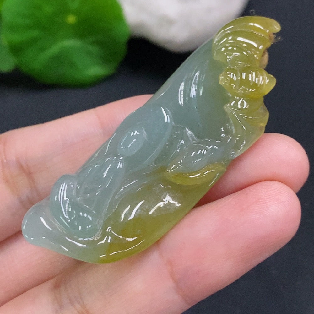 HUILIU HQ Jadeite Enlightenment Pendant featuring a smooth, polished green jade pendant with intricate carvings.