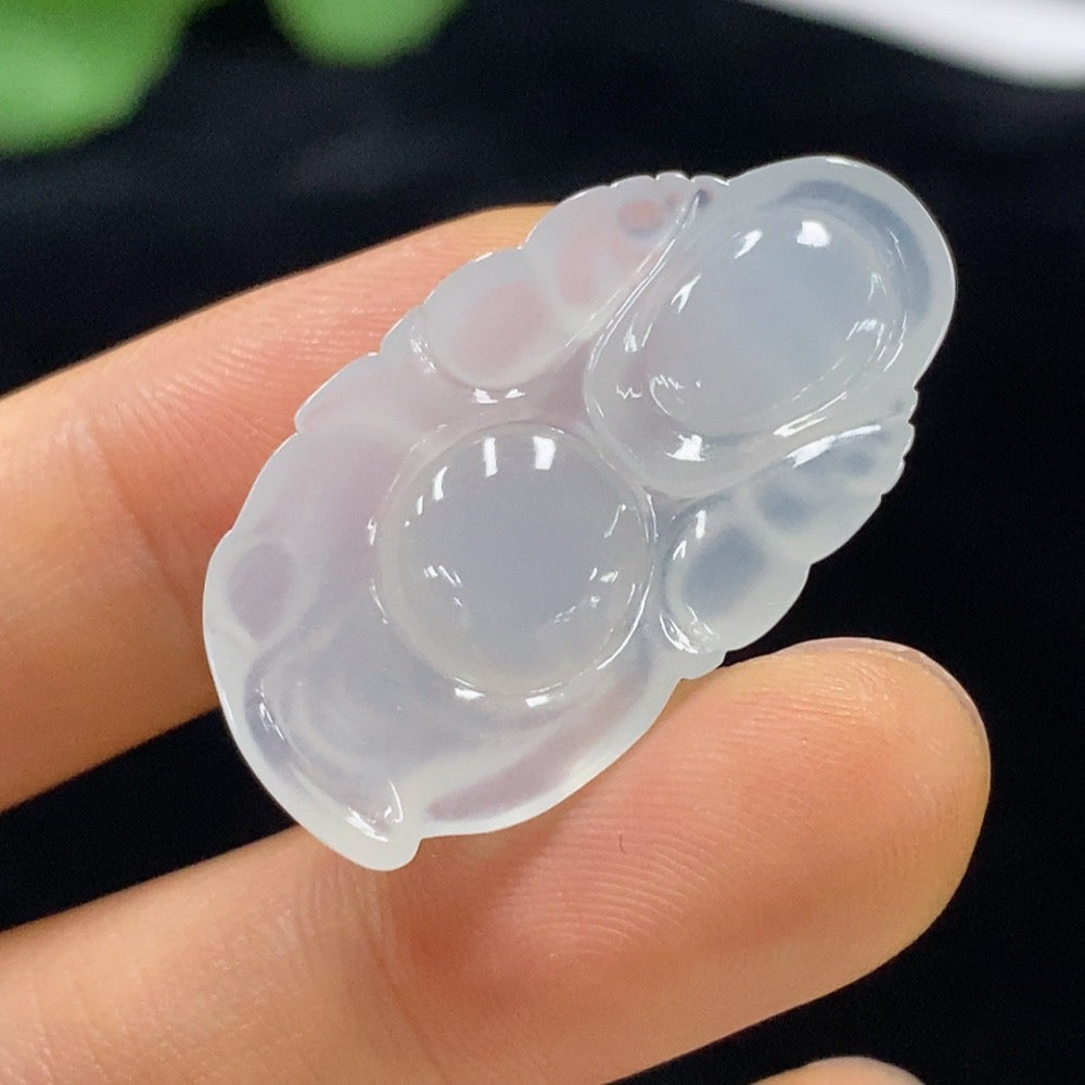 HUILIU HQ Jadeite God of Wealth pendant, intricately carved jade jewelry, weighing approximately 5.07 grams, detailed and vibrant.
