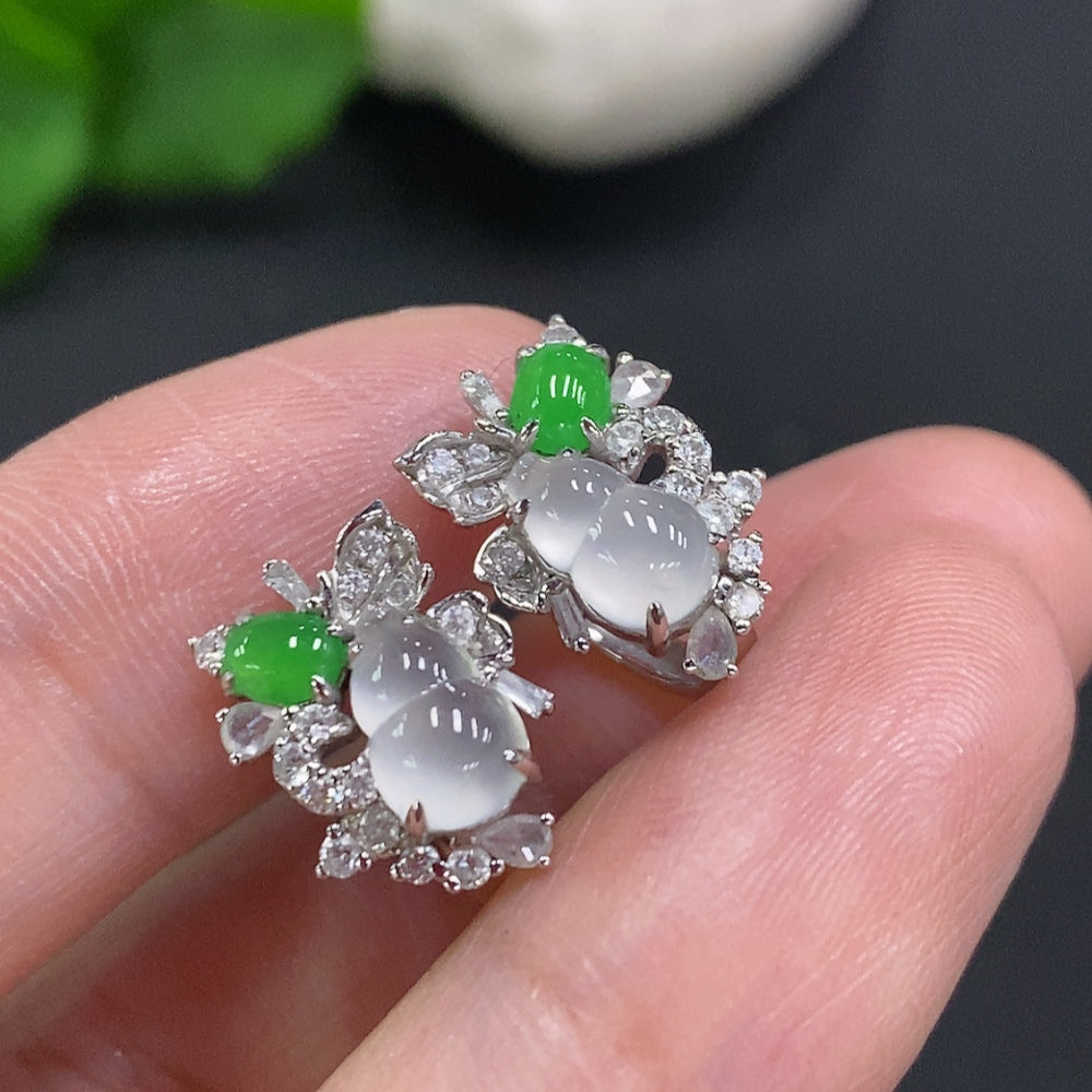 HUILIU HQ jadeite gourd earrings with 18K gold and diamond accents, showcasing intricate inlaid jade design and gold detailing.