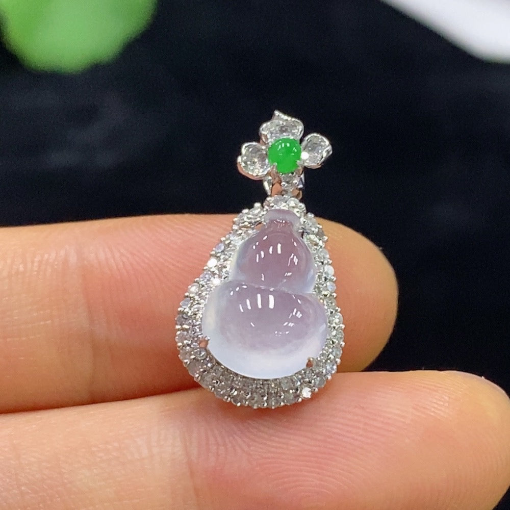 HUILIU HQ jadeite gourd inlaid pendant in 18k gold with non-diamond details, showcasing intricate craftsmanship and natural jade color.
