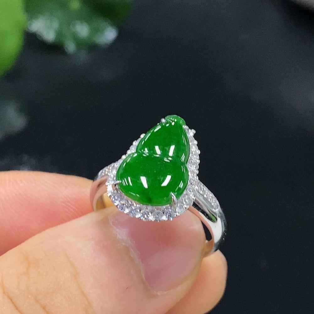 HUILIU HQ jadeite gourd inlaid ring with 18K gold band, featuring a smooth green jadeite gourd design on a gold setting.