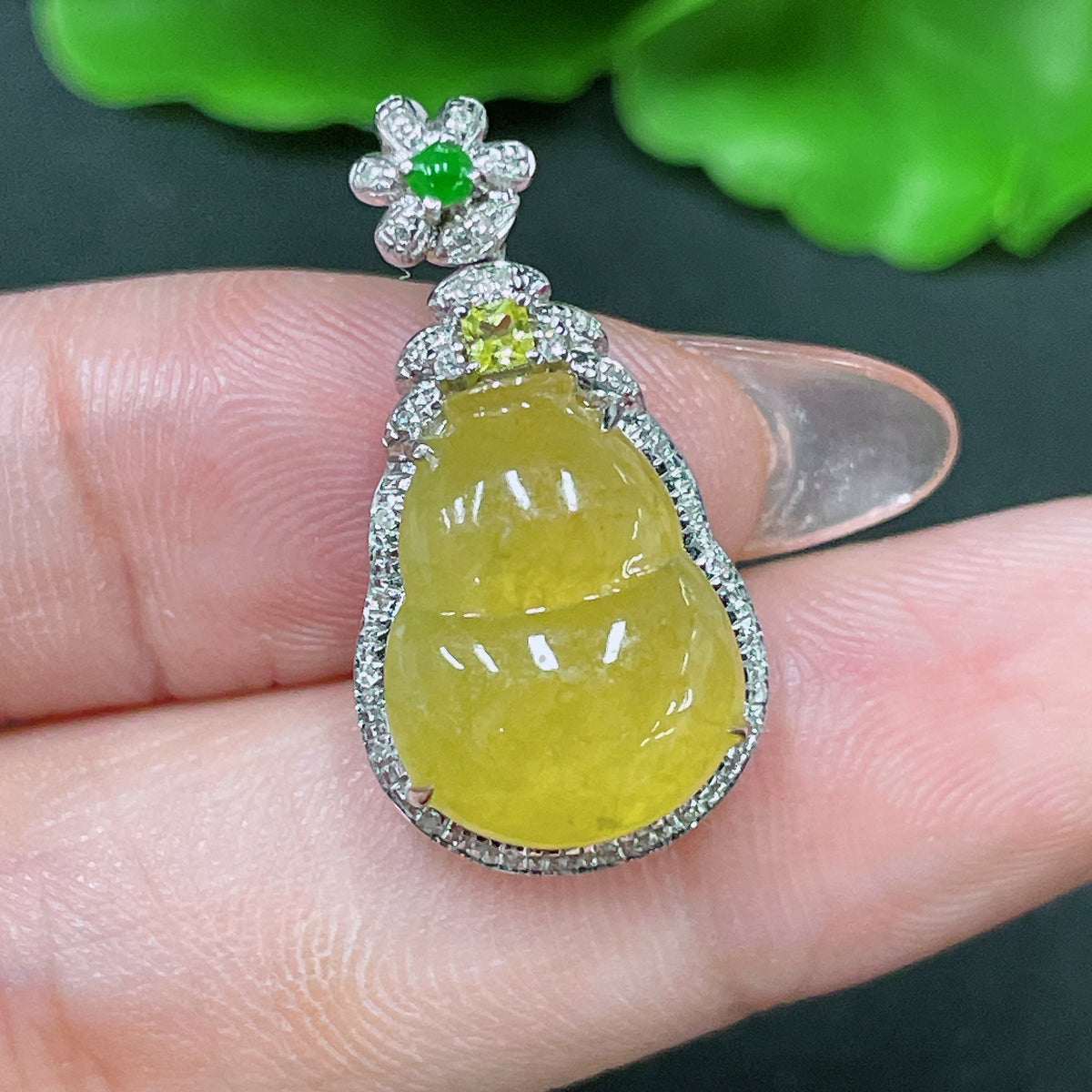 Jadeite gourd inlay piece set in 18k gold with diamond accents, colorless, weight 3.03g, by HUILIU HQ.