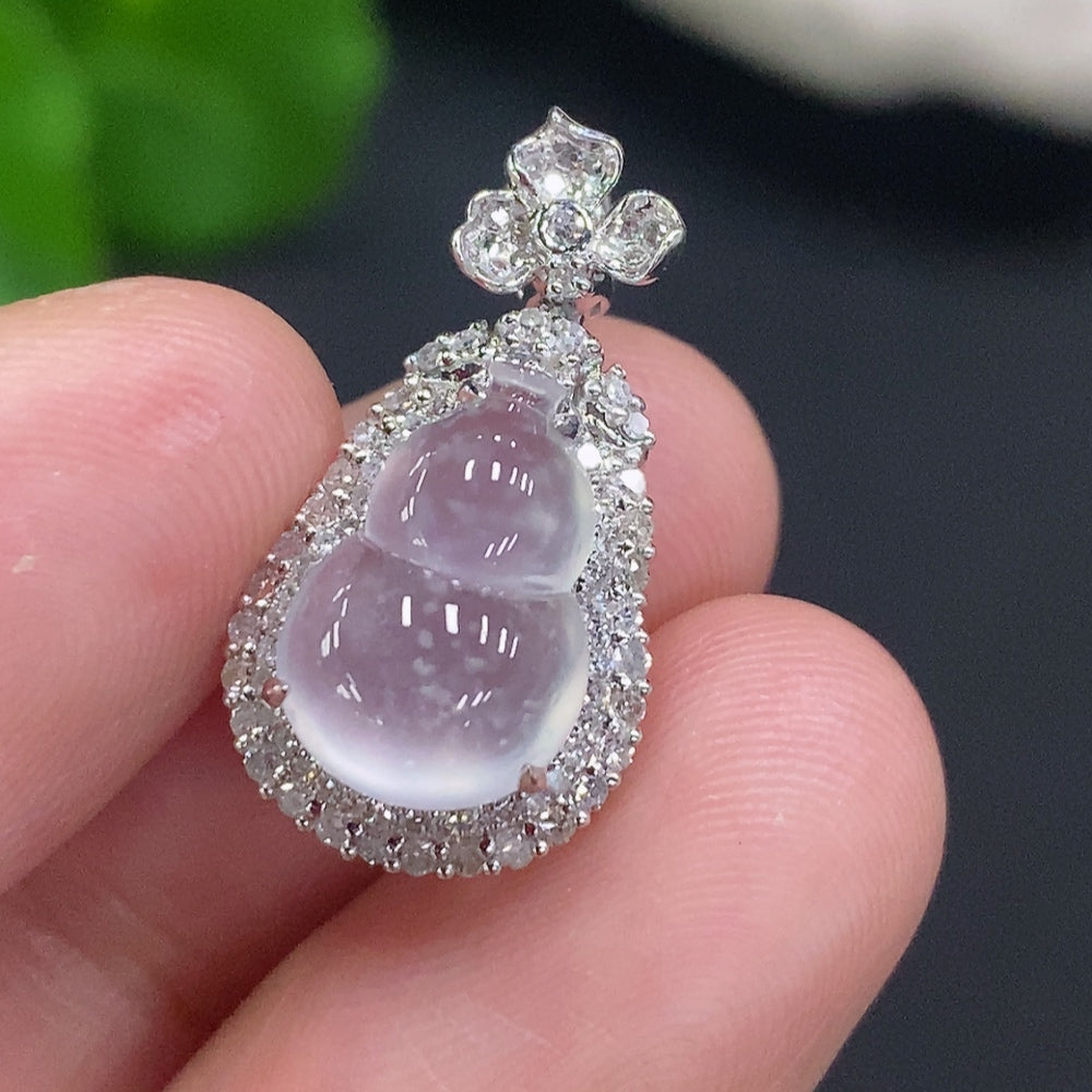 HUILIU HQ jadeite gourd pendant with 18K gold mount and diamond accents, showcasing a smooth, polished jade surface.