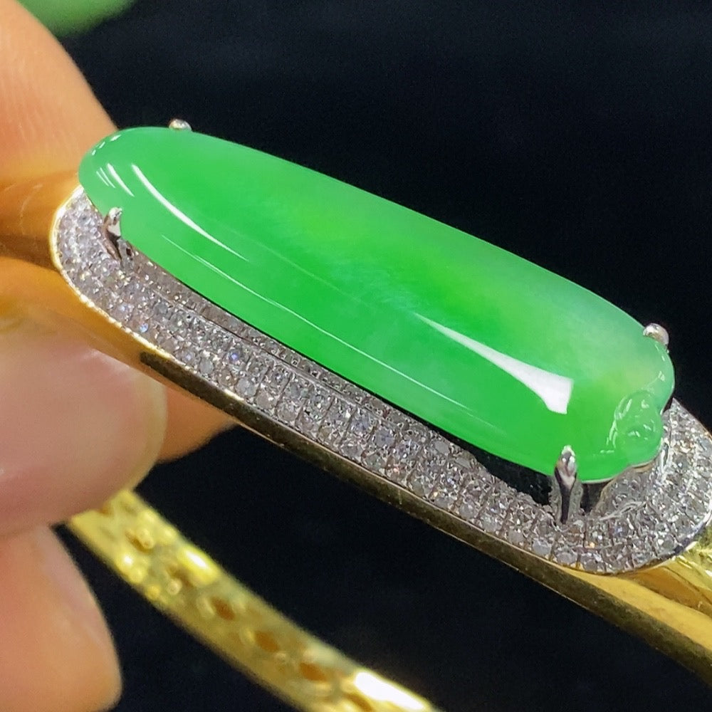 HUILIU HQ jadeite inlaid bracelet with 18k gold and diamond accents, showcasing intricate craftsmanship and elegant design.