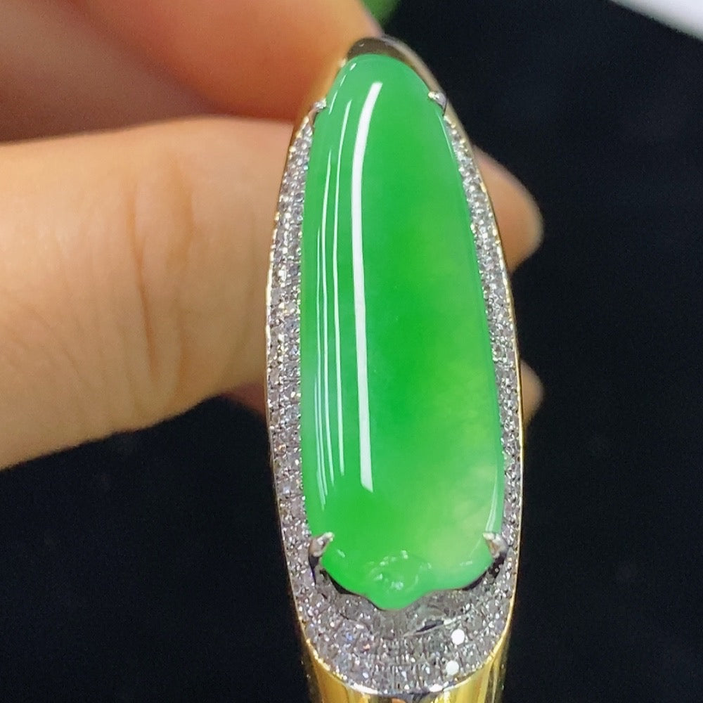 HUILIU HQ jadeite inlaid bracelet with 18k gold and diamond accents, showcasing intricate design and polished finish.