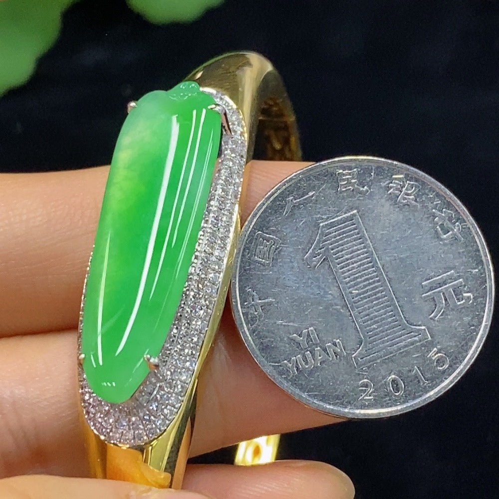 HUILIU HQ jadeite inlaid bracelet with 18k gold and diamond accents, showcasing intricate design and a total weight of 16.37g.