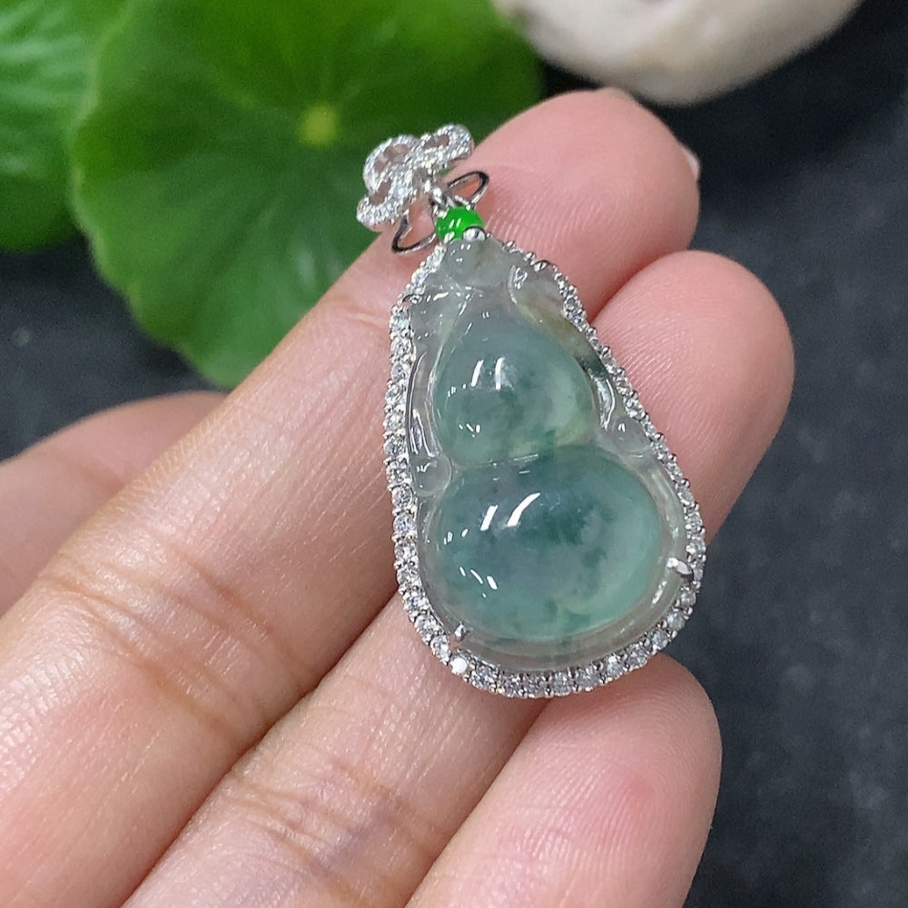 HUILIU HQ jadeite inlaid calabash pendant in 18k gold with diamond accents, showcasing intricate craftsmanship and vibrant green jade.