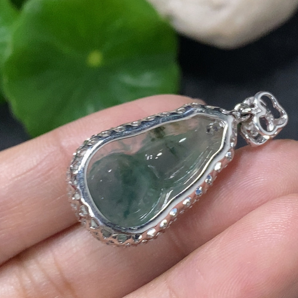 HUILIU HQ jadeite inlaid calabash pendant with 18k gold and diamond accents, showcasing intricate craftsmanship and elegant design.