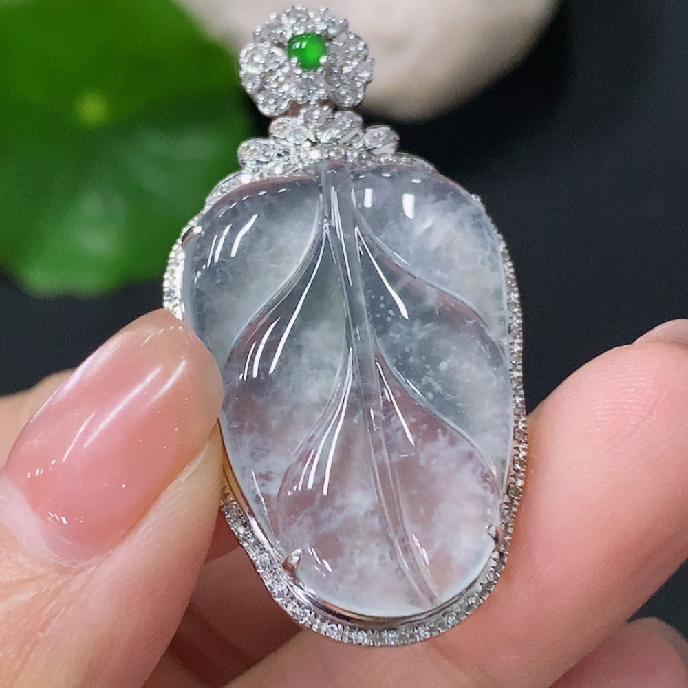 Jadeite leaf pendant with 18k gold and diamond accents, crafted by HUILIU HQ, weighing approximately 5.7g.