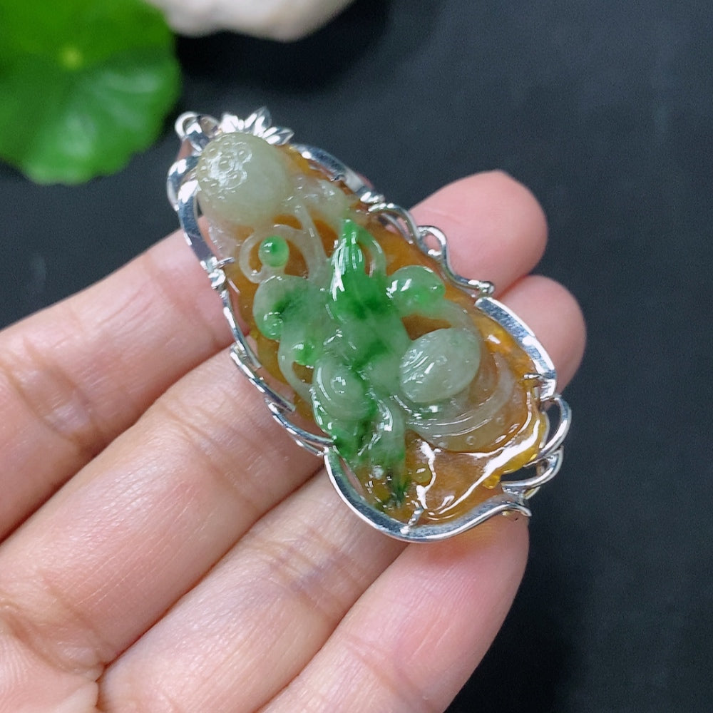 Jadeite inlaid lotus pendant with 18k clasp, crafted by HUILIU HQ, featuring Au68% jade and weighing approximately 10.92g.