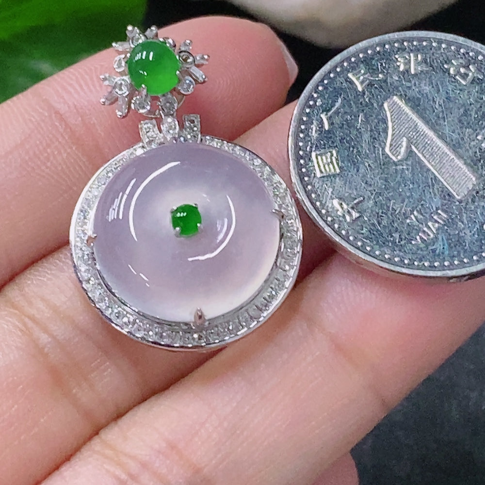 Jadeite inlaid peace pendant with 18K gold and diamond accents, crafted by HUILIU HQ, weighing approximately 4.15g.