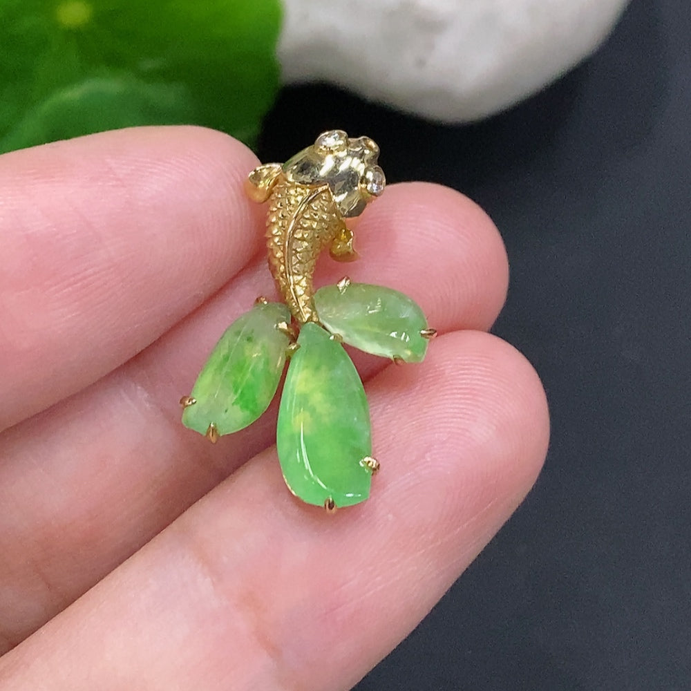 HUILIU HQ jadeite inlaid pendant with 18K gold, featuring a polished jade stone, total weight approximately 2.9 grams.
