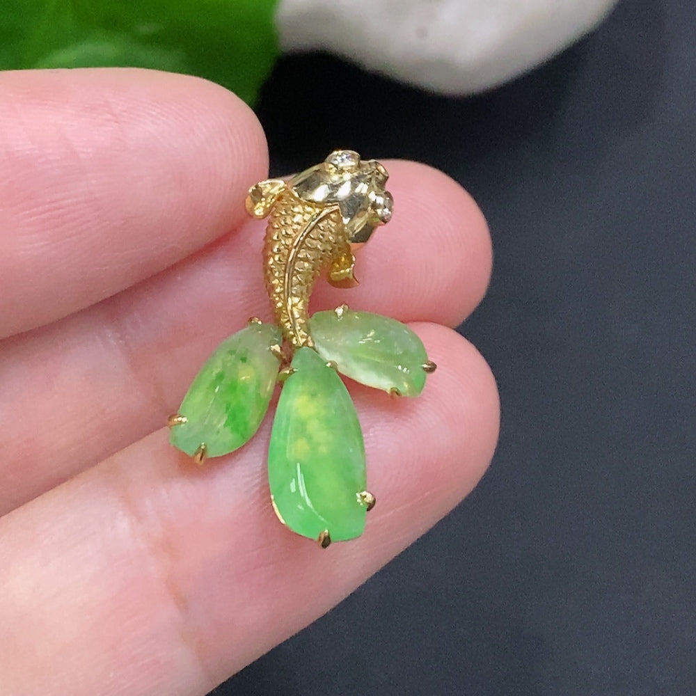 HUILIU HQ jadeite inlaid pendant with 18K gold setting, featuring a smooth jade surface, total weight about 2.9 grams.