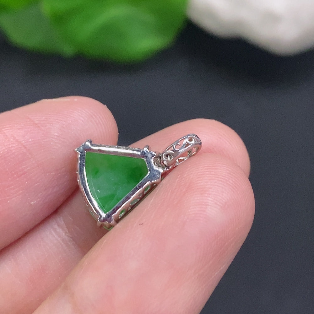 HUILIU HQ jadeite inlaid pendant with 18K gold setting, approximately 1g, featuring a smooth, polished jade gemstone.