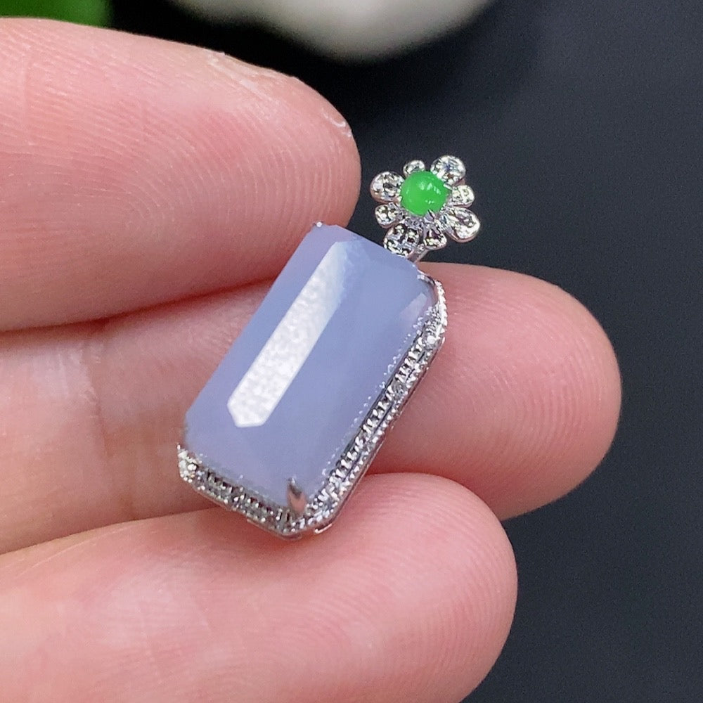 HUILIU HQ jadeite inlaid pendant with 18k gold, showcasing a detailed jade stone design, total weight approximately 2g.