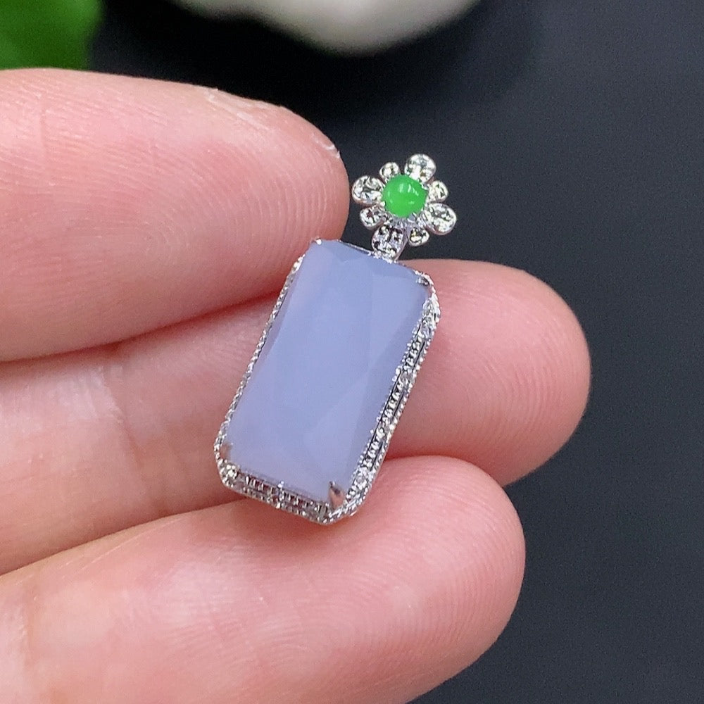 HUILIU HQ jadeite inlaid pendant with 18k gold, showcasing intricate craftsmanship and a smooth, polished jade surface.