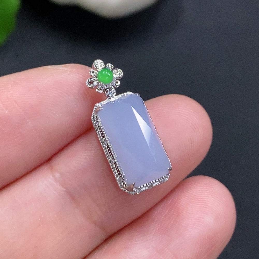Jadeite inlaid pendant with 18k gold setting, crafted by HUILIU HQ, featuring a smooth jade stone and delicate gold details.