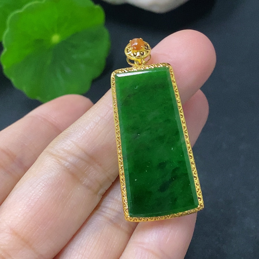HUILIU HQ jadeite inlaid pendant with 18k gold setting, weighing approx. 2g, featuring mineral components and intricate design