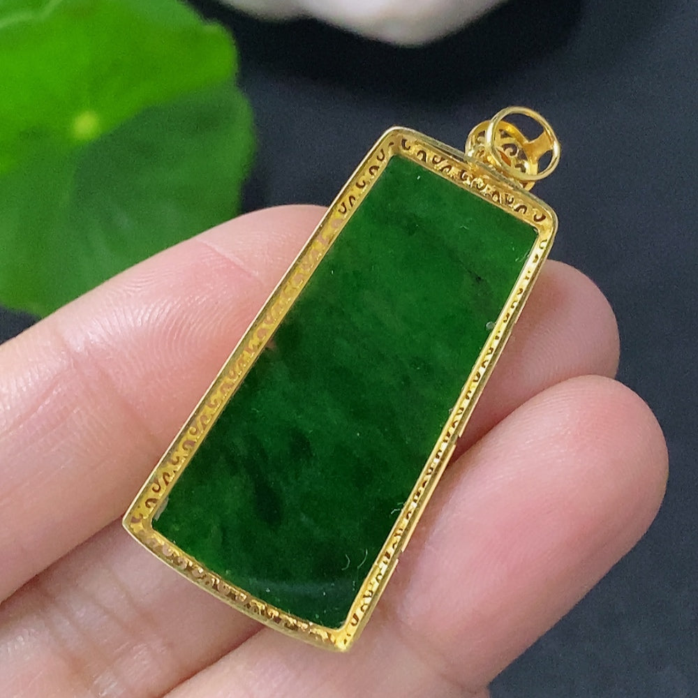 HUILIU HQ jadeite inlaid pendant with 18k gold, weighing approximately 2g, featuring mineral inlays and intricate craftsmanship.