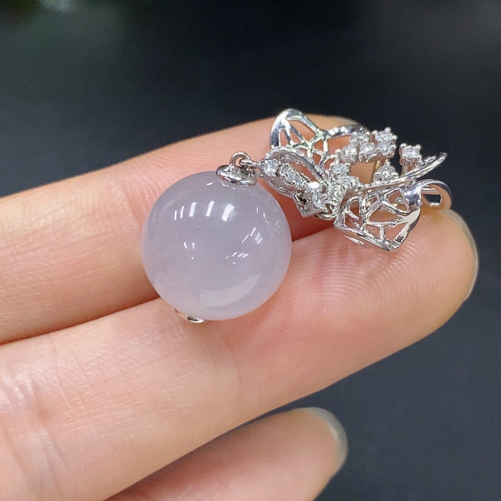 HUILIU HQ jadeite inlaid pendant in 18k gold, delicate jewelry piece, weighs approx. 6.05g, featuring intricate jade design