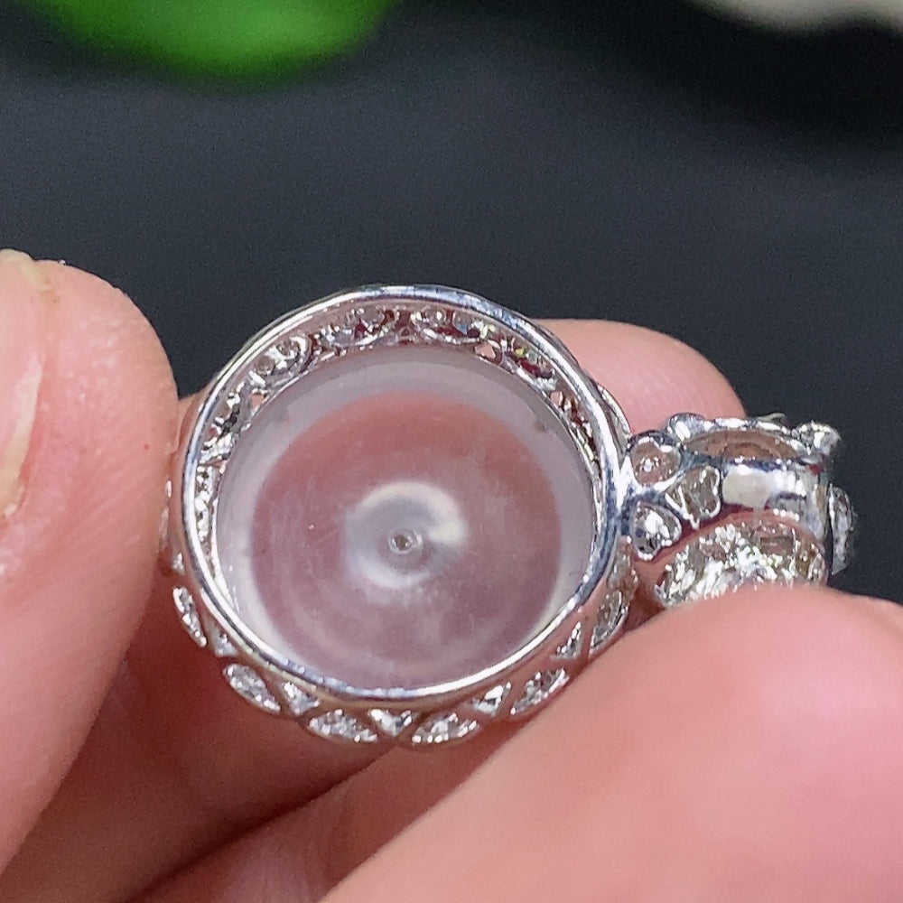 HUILIU HQ jadeite inlaid pendant with gold surface and diamond accents, showcasing a smooth jade surface and elegant design.