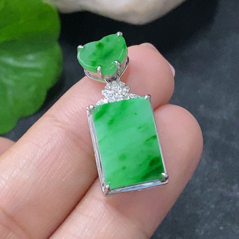 HUILIU HQ jadeite inlaid plain pendant in 18k gold with diamond accent, showcasing elegant design and craftsmanship.
