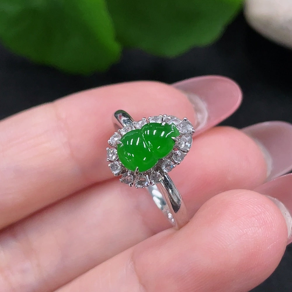 Huiliu HQ Jadeite inlaid ring with diamond accents, showcasing intricate craftsmanship and vibrant green jade stone.