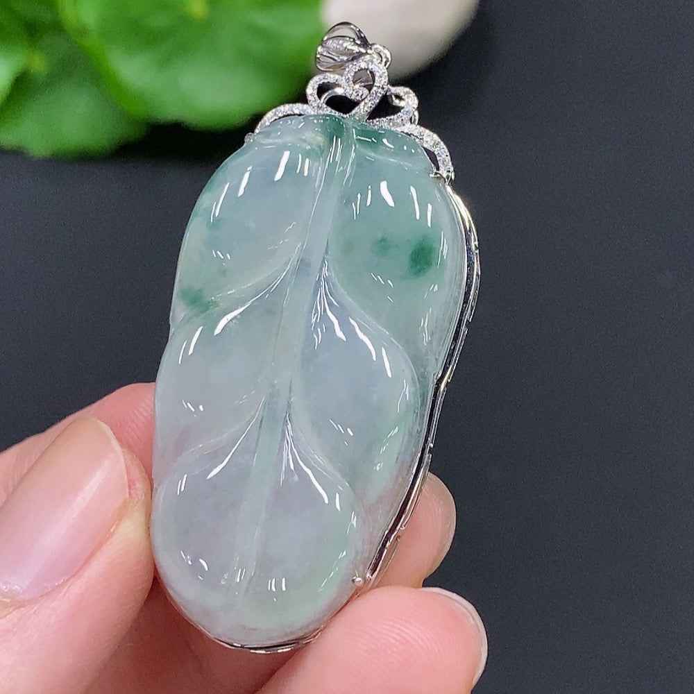 HUILIU HQ jadeite leaf pendant in 18k gold, featuring a detailed jade leaf design, total weight approx. 8.03g.