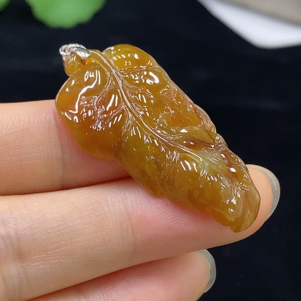 Jadeite leaf pendant by HUILIU HQ, crafted from jade, weighing approx. 5.78g, with an undetermined color origin.