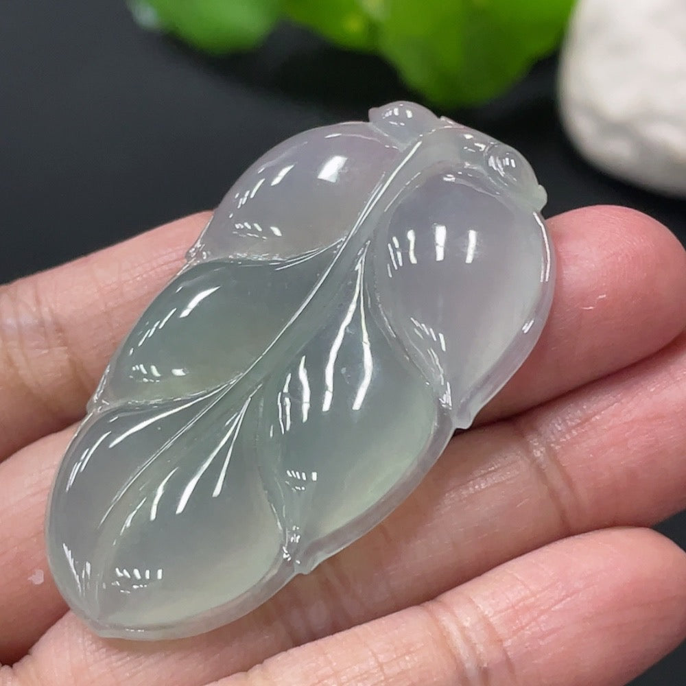 HUILIU HQ jadeite leaf pendant, natural green jade with detailed leaf design, weighs approximately 17.7 grams.