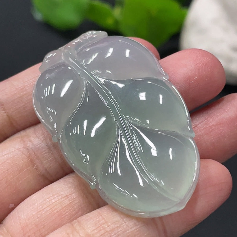 HUILIU HQ Jadeite leaf pendant, natural green jade with detailed leaf design, weighing approximately 17.7g.
