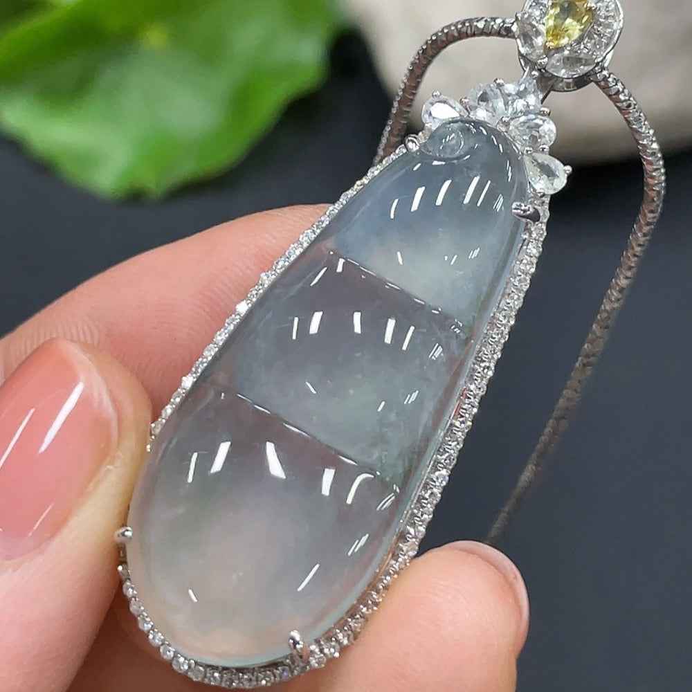 HUILIU HQ jadeite lucky bean pendant with 18K gold setting, weighing approximately 7.4g excluding chain, showcasing detailed craftsmanship.