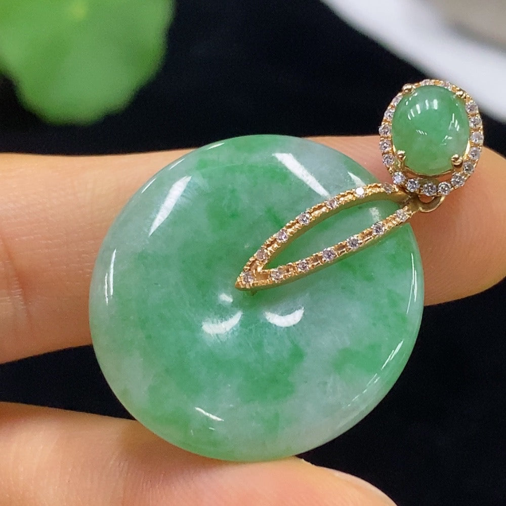 Huiliu HQ jadeite Peace Knot pendant in green jade, non-diamond jewelry, showing detailed carved design on smooth polished surface.