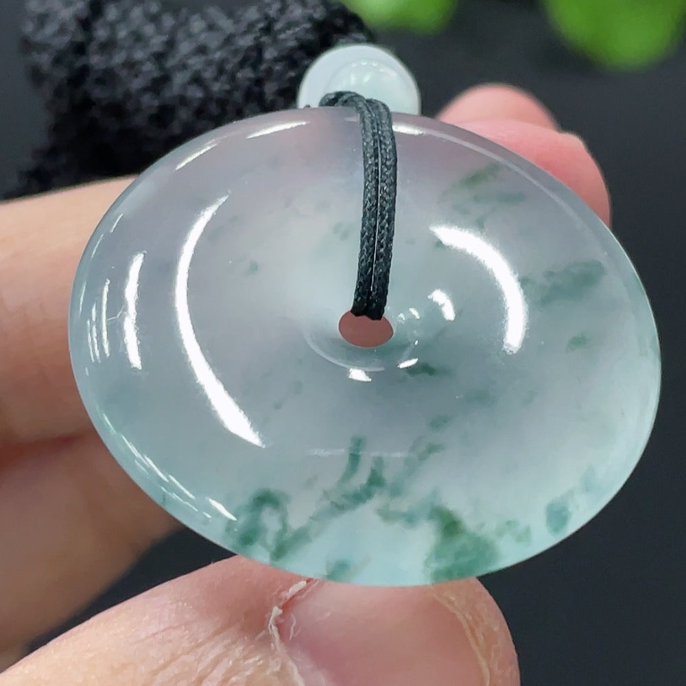 HUILIU HQ jadeite Peace Knot pendant, handcrafted jade jewelry with intricate knot design, weighing approximately 19.4g.