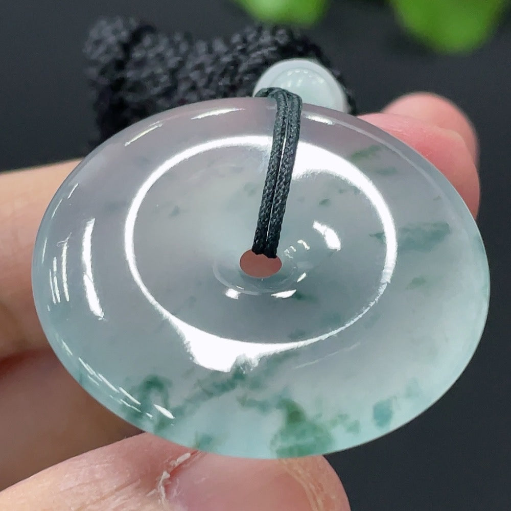 HUILIU HQ jadeite peace knot pendant, approximately 19.4g, showcasing intricate jade jewelry with a smooth, polished surface.