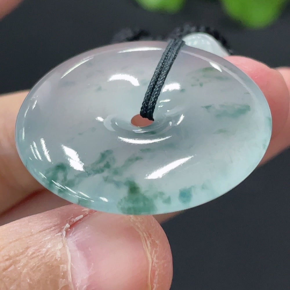 HUILIU HQ jadeite Peace Knot pendant, natural green jade jewelry, 19.4g, detailed carved design, elegant and symbolic accessory