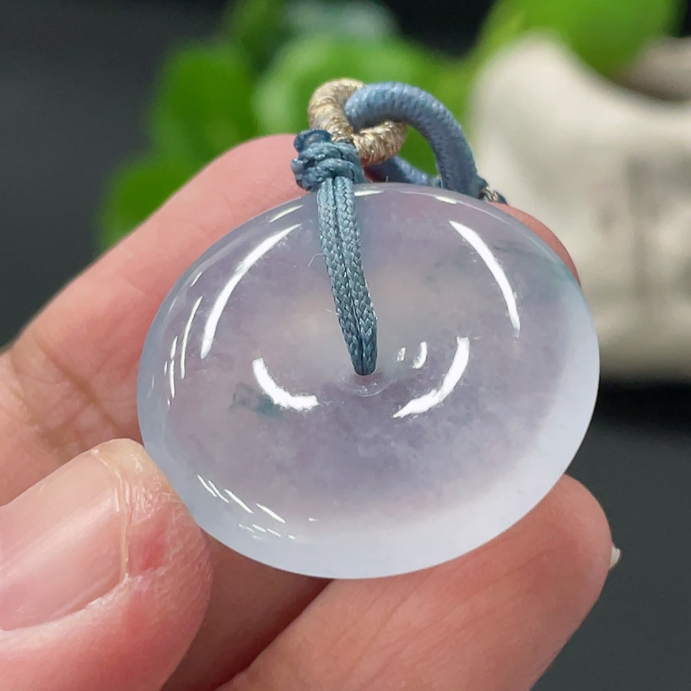 HUILIU HQ jadeite peace knot pendant, natural green jade with intricate knot design, weighs approximately 7.92g.