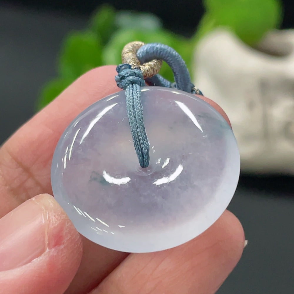Jadeite Peace Knot pendant by HUILIU HQ, finely crafted jade jewelry weighing approx. 7.92g, featuring a traditional knot design