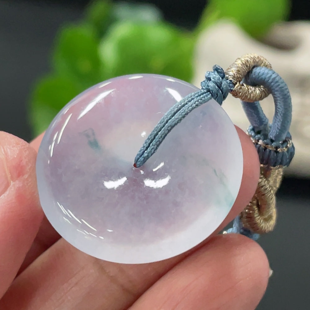 HUILIU HQ jadeite Peace Knot pendant weighing approx. 7.92g, featuring a smooth green jade pendant with intricate knot design.