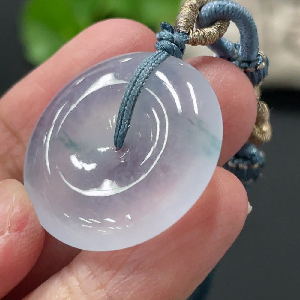 HUILIU HQ jadeite Peace Knot pendant, approximately 7.92g, featuring a smooth, green jade knot design on a white background.
