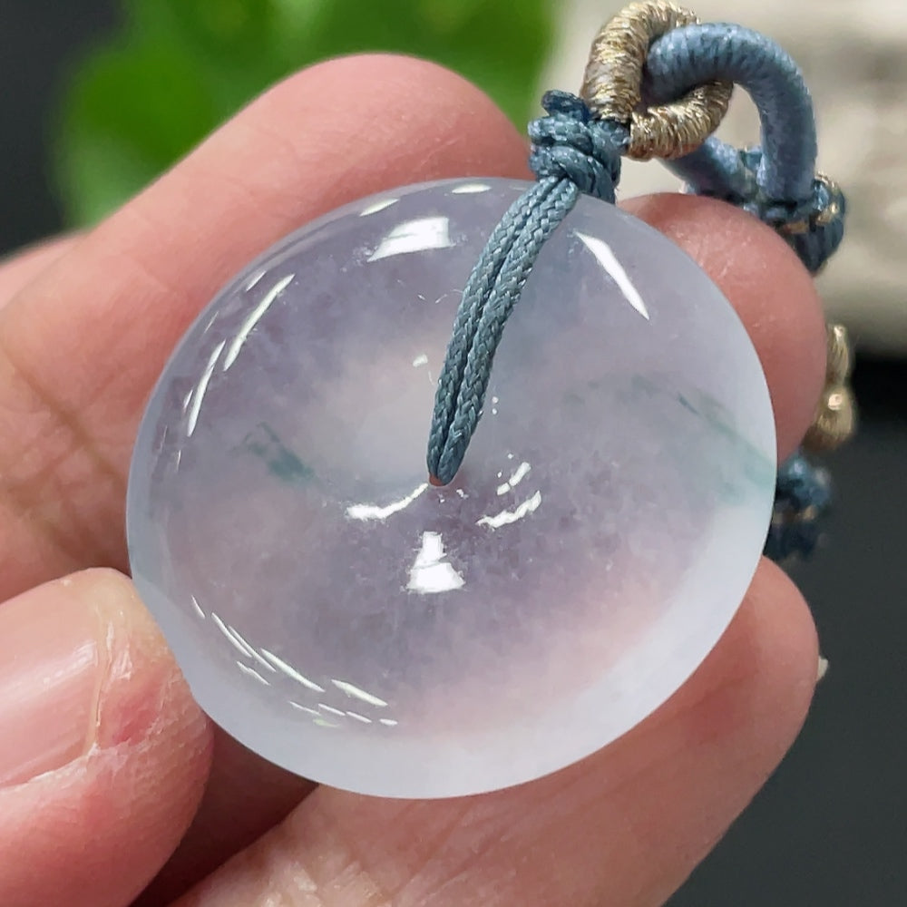 HUILIU HQ jadeite peace knot pendant, natural green jade with intricate knot design, weighs approximately 7.92g.