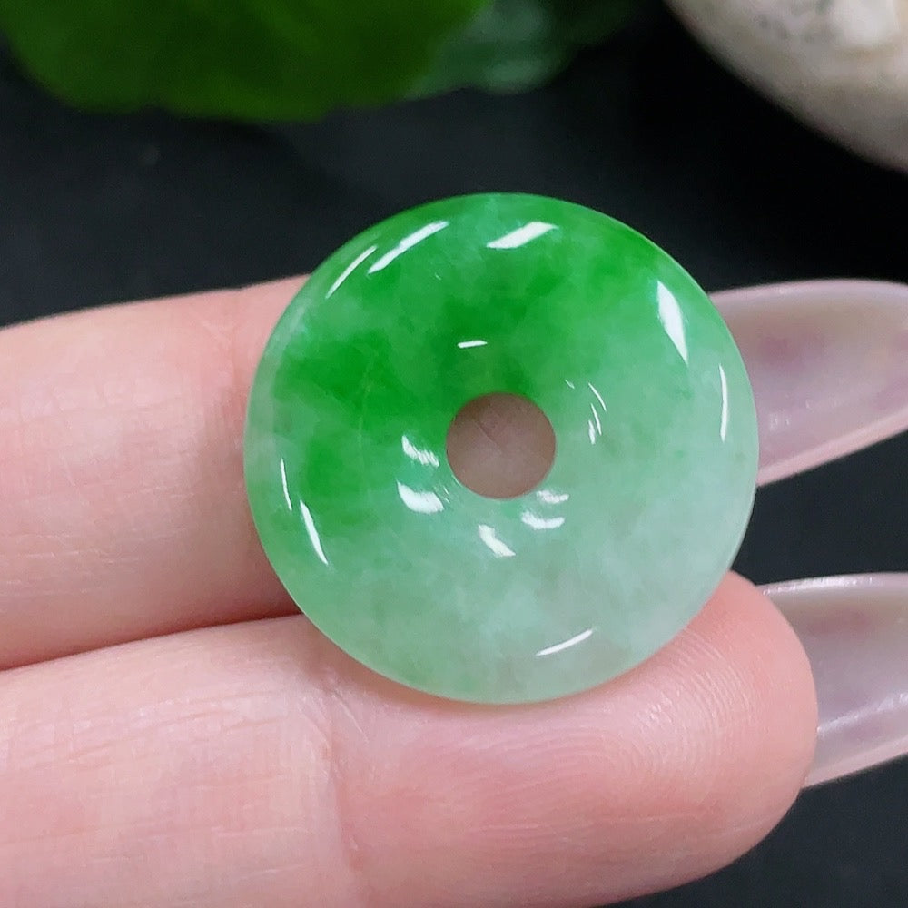 HUILIU HQ jadeite Peace Knot pendant, natural green jade jewelry with intricate knot design, weighs about 3.5 grams
